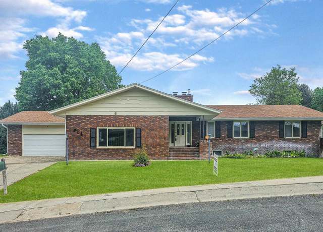 Property at 918 East 27th Avenue Ave, Torrington, WY 82240, 6 beds, 3.5 baths
