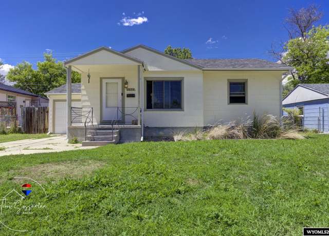 Property at 2634 Hanway Ave, Casper, WY 82604, 3 beds, 1.75 baths