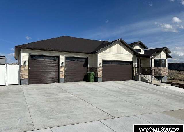 Property at 109 Chardonnay Ln, Rock Springs, WY 82901, 5 beds, 3 baths
