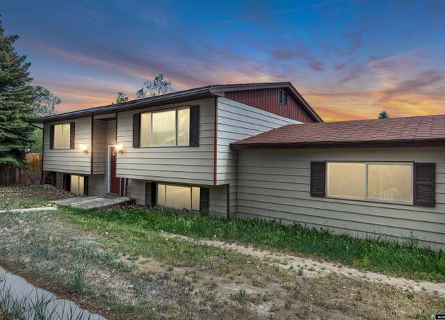 Property at 1005 View St, Rock Springs, WY 82901, 4 beds, 1.75 baths