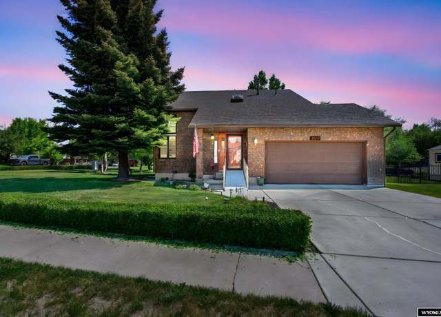 Property at 606 Herschler Ave. Ave, Evanston, WY 82930, 3 beds, 2 baths