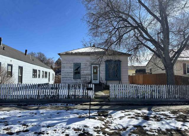 Property at 219 S 3rd St, Douglas, WY 82633, 2 beds, 1 bath