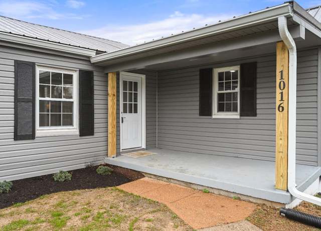 Property at 1016 Nowlin Ave, Lawrenceburg, IN 47025, 3 beds, 1 bath