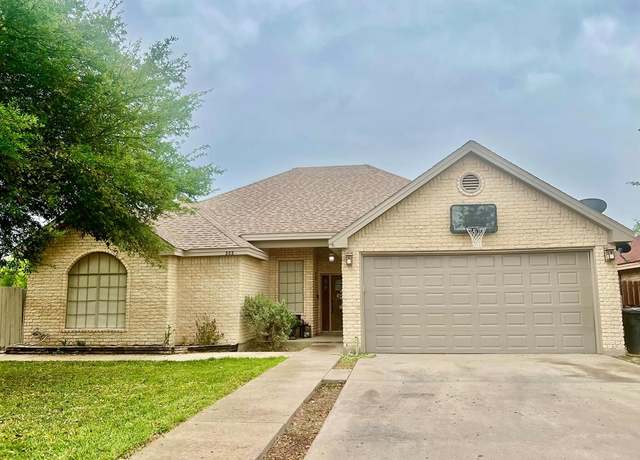Property at 302 Paso Caballero, Eagle Pass, TX 78852, 3 beds, 2 baths