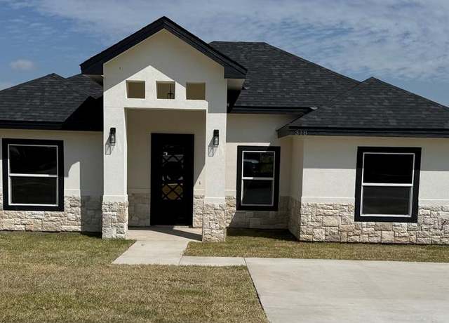 Property at 318 Winchester Dr, Eagle Pass, TX 78852, 3 beds, 2 baths