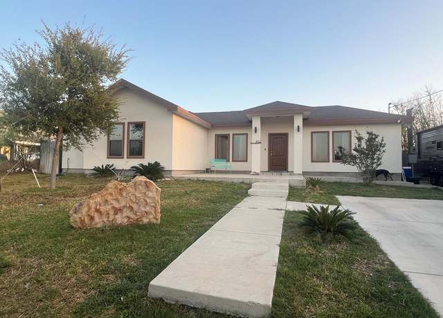 Property at 632 Wiildwood Dr, Eagle Pass, TX 78852, 3 beds, 2 baths