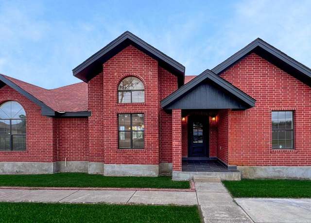 Property at 403 Westlakes Blvd, Eagle Pass, TX 78852, 3 beds, 2 baths
