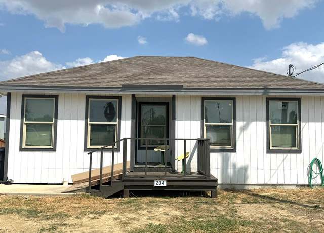 Property at 204 Park St, Eagle Pass, TX 78852, 1 bed, 1.5 baths