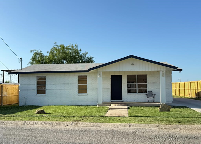 Property at 2929 Montemayor St, Eagle Pass, TX 78852, 3 beds, 2 baths