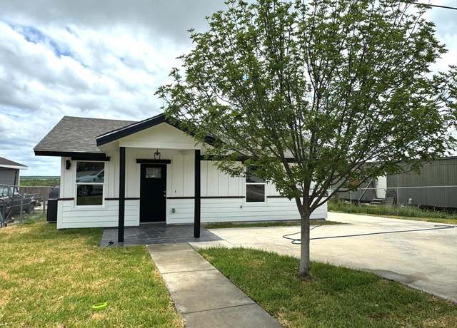 Property at 106 Park St, Eagle Pass, TX 78852, 3 beds, 2 baths