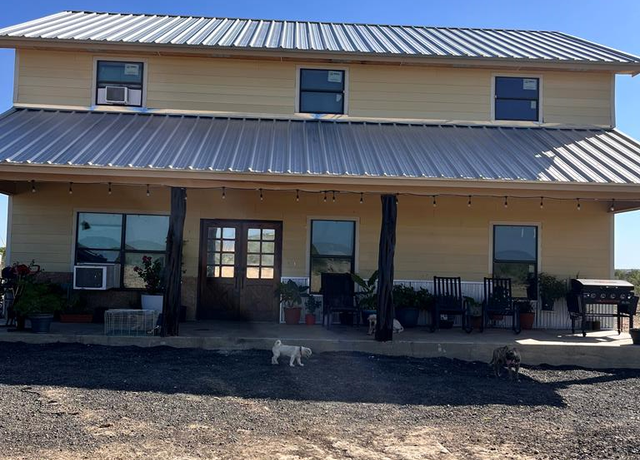 Property at 614 Sunset Rd, Eagle Pass, TX 78852, 5 beds, 2 baths