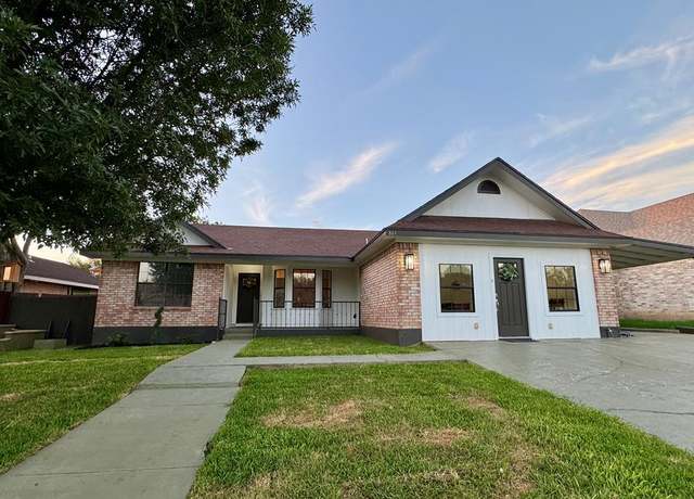 Property at 861 Ceniza Dr, Eagle Pass, TX 78852, 3 beds, 3 baths