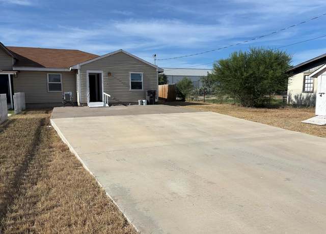 Property at 1336 Las Quintas Blvd, Eagle Pass, TX 78852, 6 beds, 3.5 baths