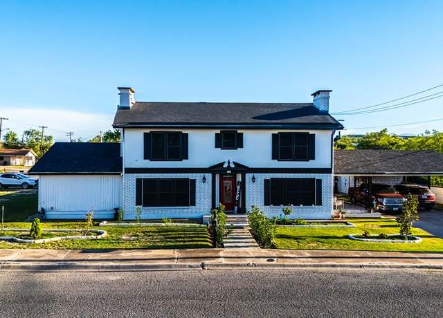 Property at 2199 Hillcrest Blvd, Eagle Pass, TX 78852, 5 beds, 3.5 baths