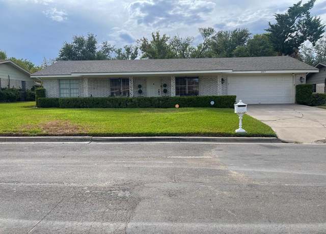 Property at 2017 Renee Dr, Eagle Pass, TX 78852, 3 beds, 2 baths