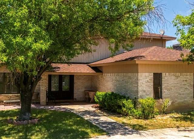 Property at 2227 Acapulco Dr, Eagle Pass, TX 78852, 4 beds, 4.5 baths