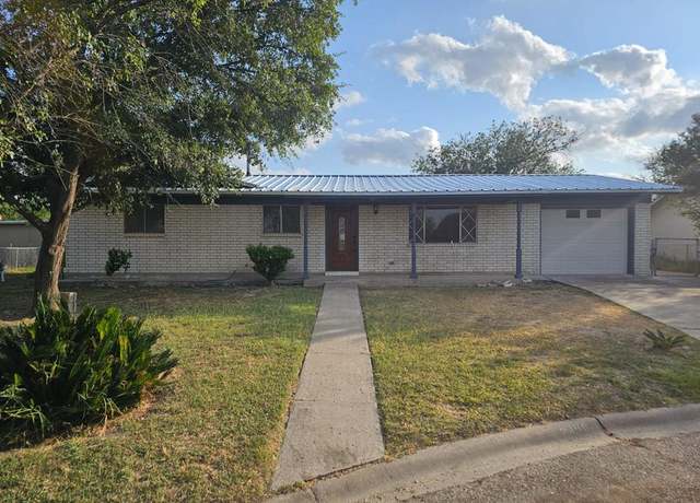 Property at 2490 Edna Dr, Eagle Pass, TX 78852, 3 beds, 2 baths