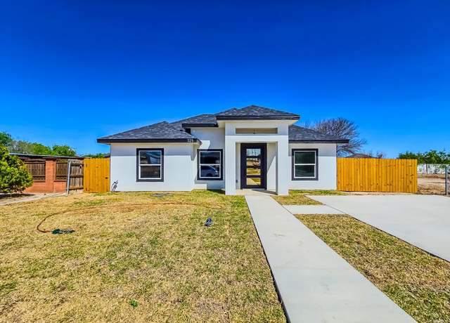 Property at 325 Zaragoza Dr, Eagle Pass, TX 78852, 3 beds, 2 baths