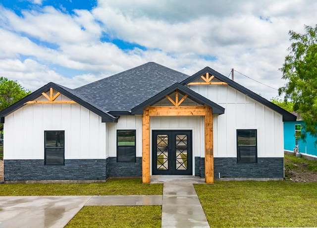 Property at 365 Chuck Wagon Rd, Eagle Pass, TX 78852, 3 beds, 2 baths