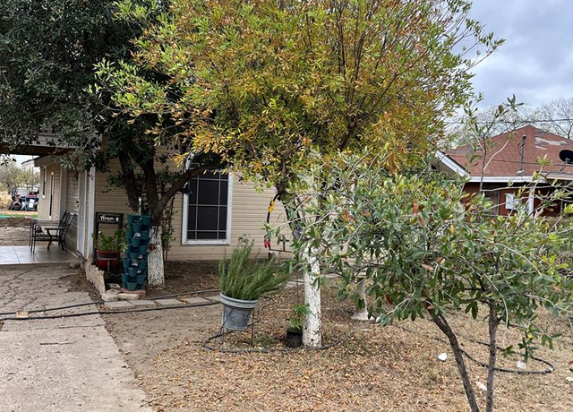 Property at 122 Los Sauces St, Eagle Pass, TX 78852, 3 beds, 1 bath