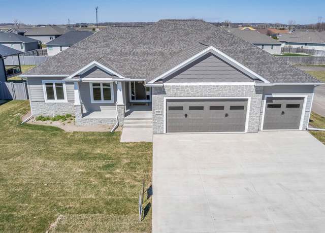 Property at 5042 Meadow Ridge Pl, Columbus, NE 68601, 5 beds, 3 baths