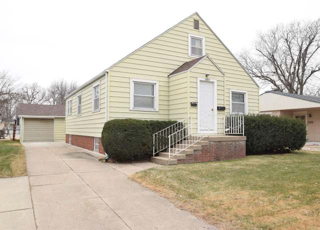 Property at 3207 17th St, Columbus, NE 68601, 3 beds, 2 baths