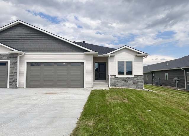 Property at 3157 Adele Dr, Columbus, NE 68601, 2 beds, 2 baths