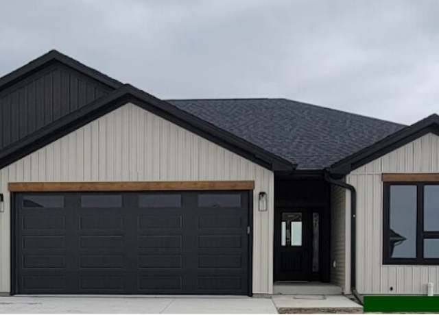 Property at 5524 42nd St, Columbus, NE 68601, 5 beds, 3 baths