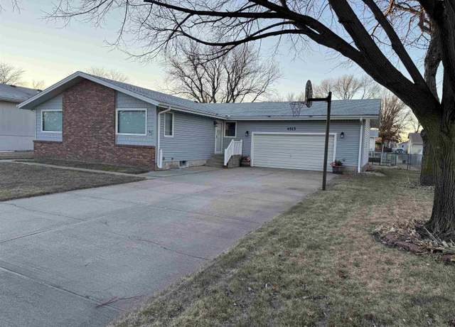 Property at 4515 30th St, Columbus, NE 68601, 3 beds, 3 baths