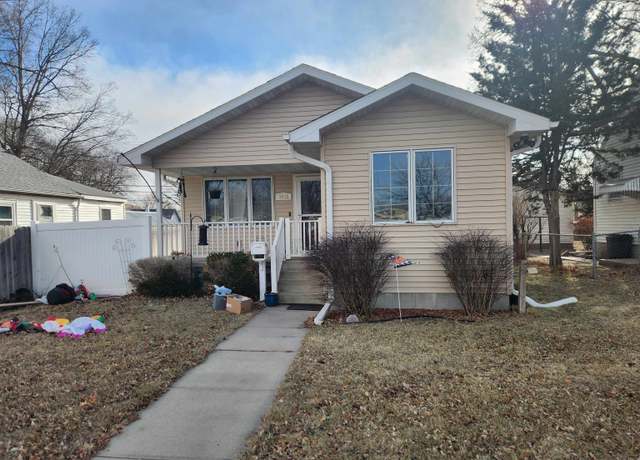 Property at 3015 18th St, Columbus, NE 68601, 4 beds, 3 baths