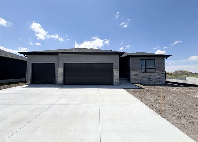 Property at 2498 56th Ave, Columbus, NE 68601, 3 beds, 2 baths
