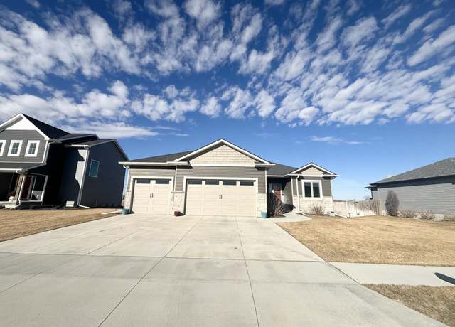 Property at 5308 42nd St, Columbus, NE 68601, 5 beds, 3 baths
