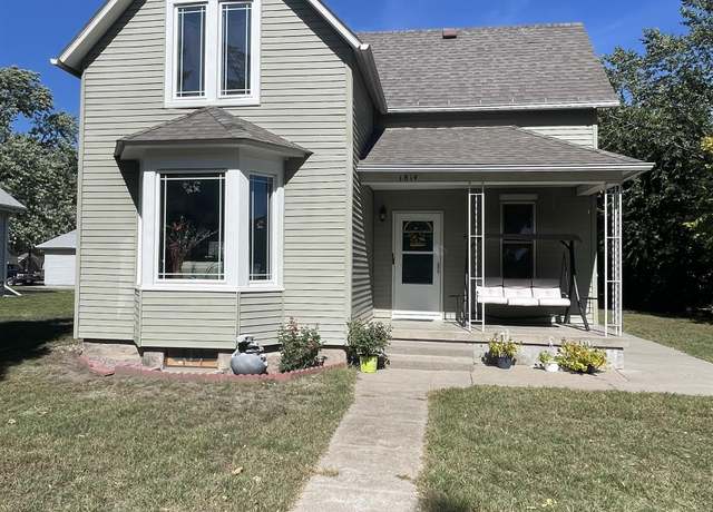 Property at 1814 14th St, Columbus, NE 68601, 3 beds, 2 baths