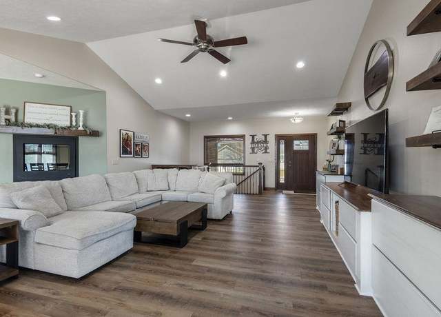 Property at 3005 35th St, Columbus, NE 68601, 5 beds, 4 baths