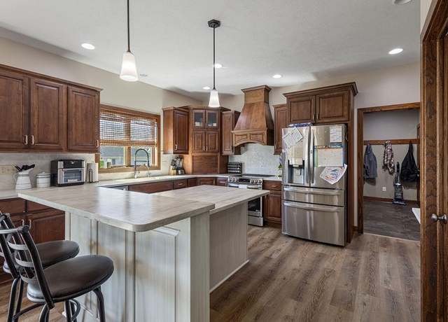 Property at 3005 35th St, Columbus, NE 68601, 5 beds, 4 baths