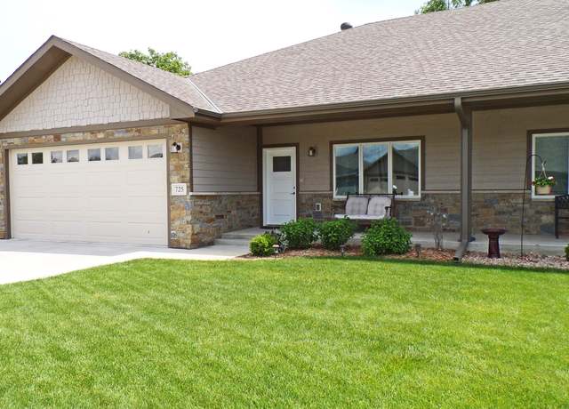 Property at 725 3rd St, Columbus, NE 68601, 4 beds, 3 baths