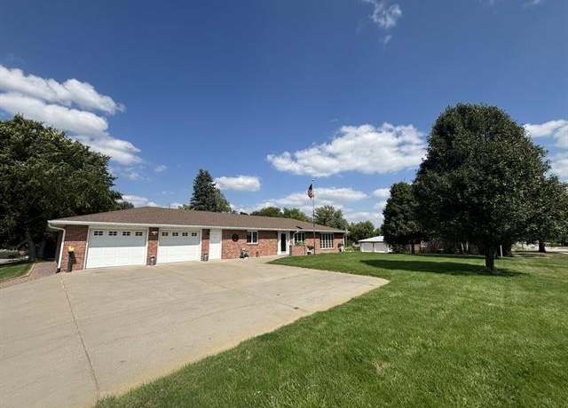 Property at 1008 W State St, Albion, NE 68620, 4 beds, 4 baths