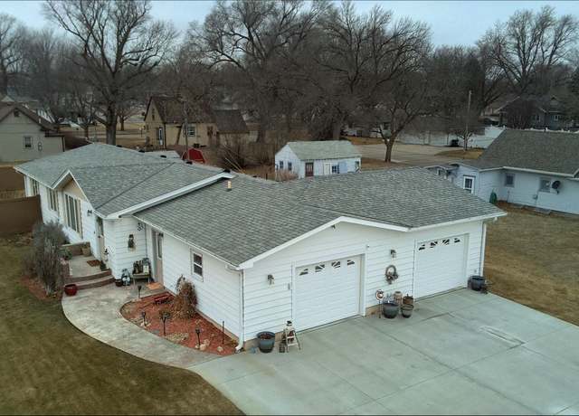 Property at 918 S 1st St, Albion, NE 68620, 3 beds, 3 baths