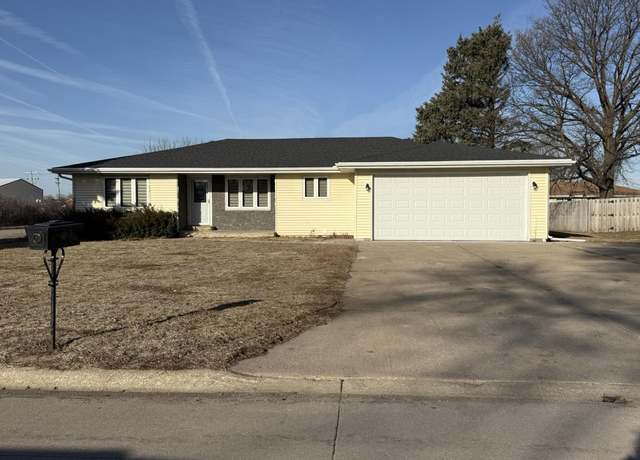 Property at 1423 N 3rd St, David City, NE 68632, 3 beds, 2 baths