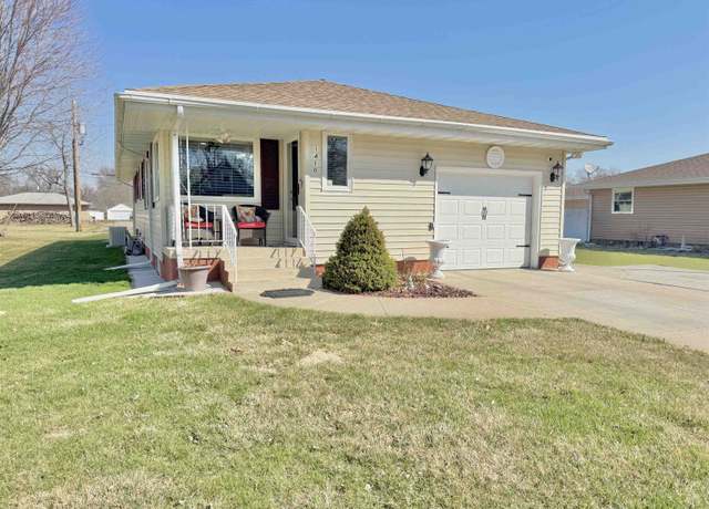 Property at 1410 6th St, Columbus, NE 68601, 3 beds, 2 baths