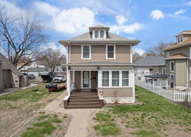 Property at 2908 15th St, Columbus, NE 68601, 4 beds, 2 baths