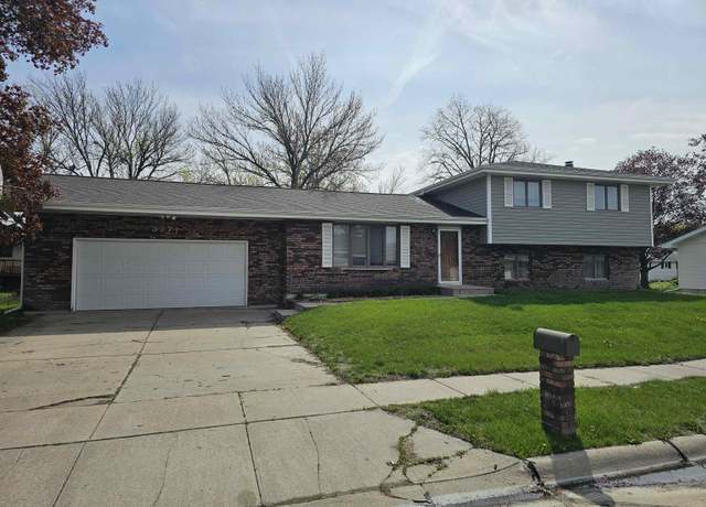 Property at 3271 Prairie Ln, Columbus, NE 68601, 2 beds, 3 baths