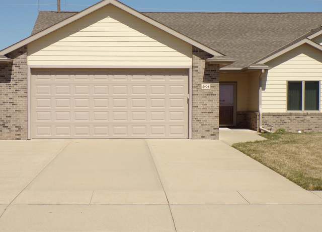Property at 3908 53rd St, Columbus, NE 68601, 2 beds, 2 baths