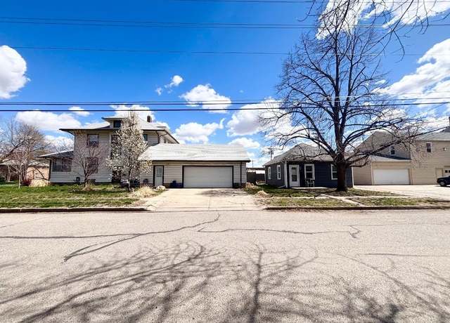 Property at 2921 14th St, Columbus, NE 68601, 5 beds, 3 baths