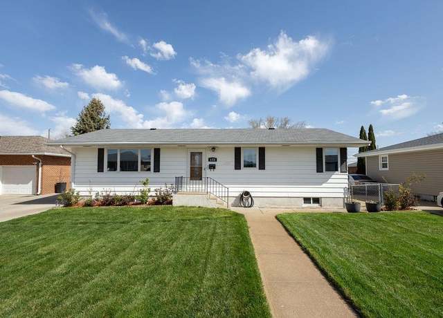 Property at 122 S Rose Ln, Columbus, NE 68601, 3 beds, 2 baths