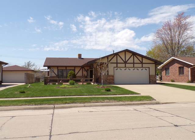 Property at 2076 43rd Ave, Columbus, NE 68601, 3 beds, 3 baths