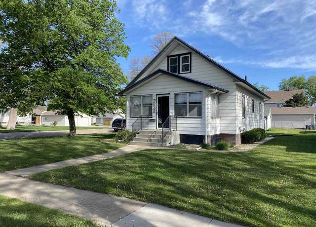 Property at 2822 19th St, Columbus, NE 68601, 4 beds, 2 baths