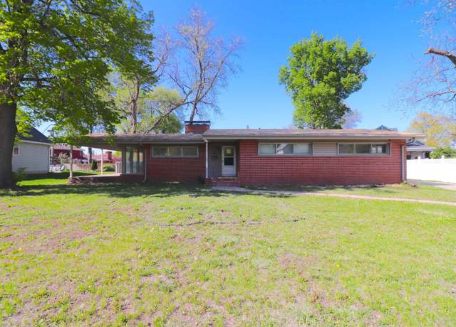 Property at 2000 17th St, Columbus, NE 68601, 3 beds, 3 baths