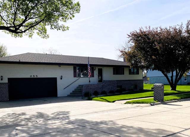 Property at 255 S 6th Ave, Columbus, NE 68601, 4 beds, 3 baths