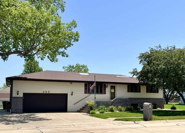 Property at 255 S 6th Ave, Columbus, NE 68601, 4 beds, 3 baths